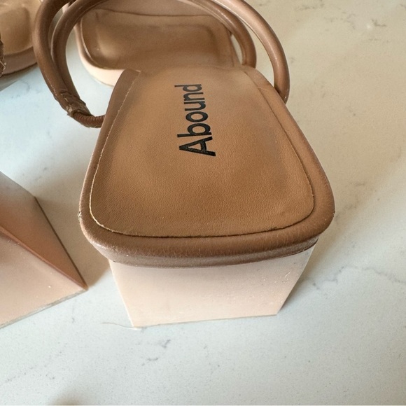 Abound Austyn Strappy Sandal in Tan size: 6.5 - Picture 4 of 8